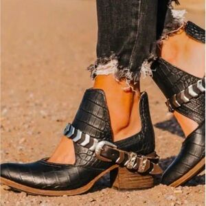 FreeBird by Steve madden Blade short snake print bootie.